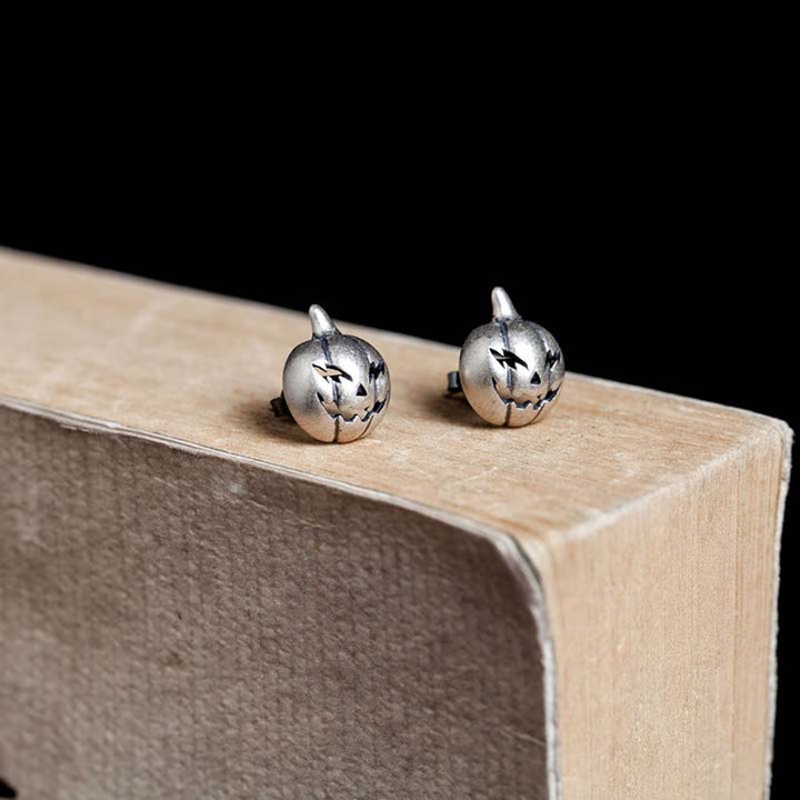 Stylish Jack-o'-lantern earrings as unique Halloween gift ideas-4
